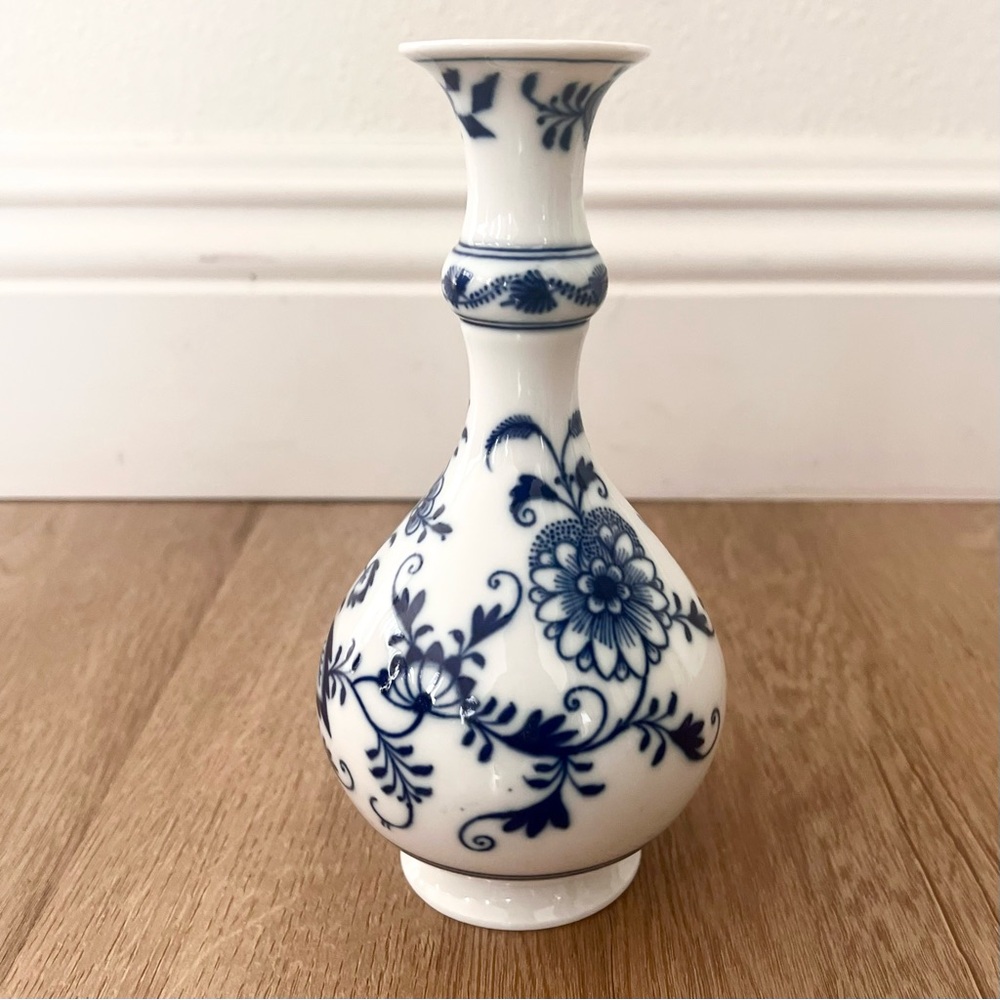 Antique Meissen Germany Blue Onion Porcelain Vase Hand Painted 6.75” H